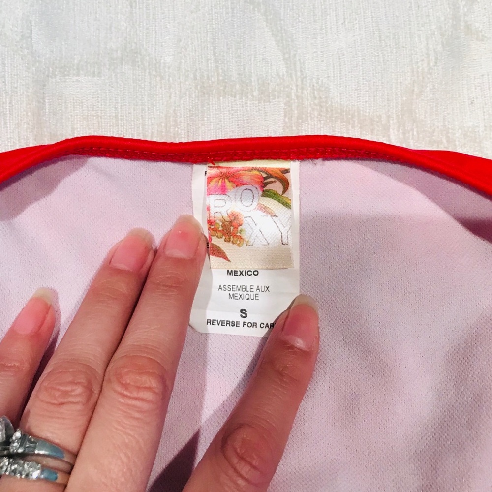 Red Roxy bikini - Picture 2 of 6